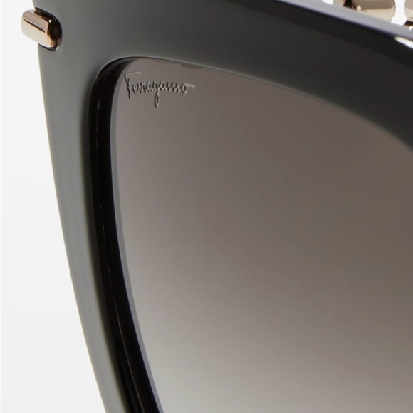 Ferragamo Sunglasses - Picture 4 of 5